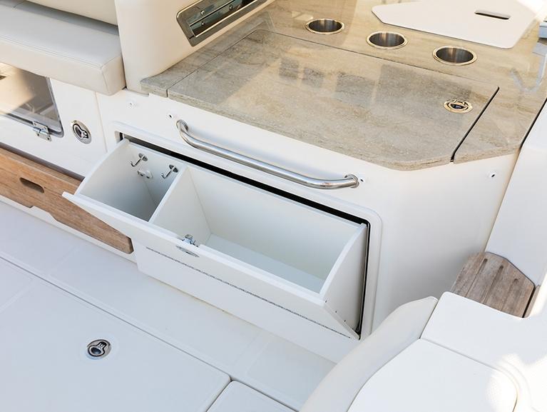 Boston Whaler 350 Realm