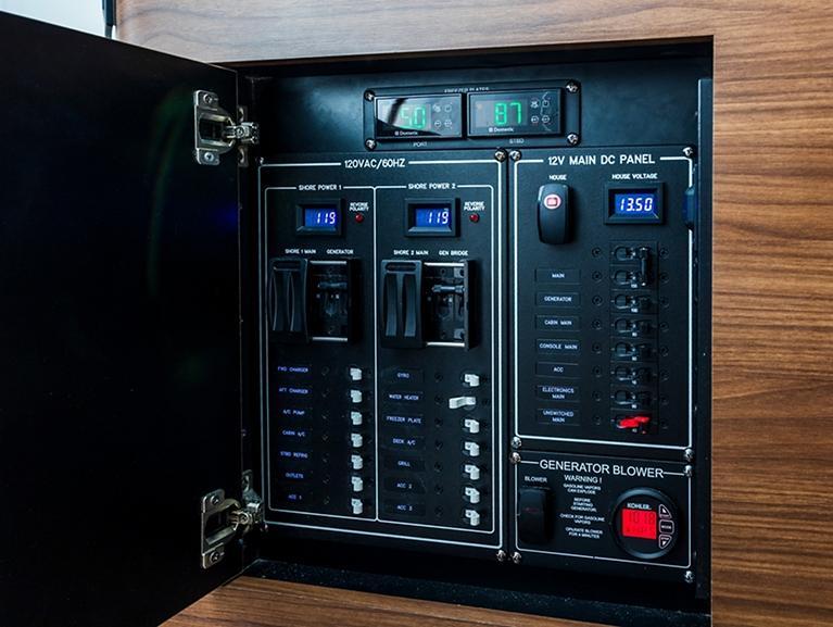 Boston Whaler 350 Realm