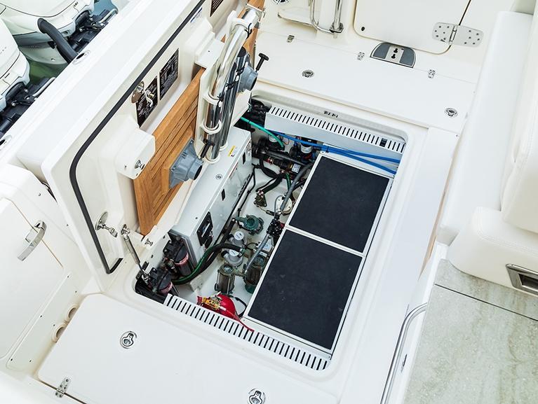 Boston Whaler 350 Realm