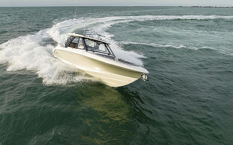 Boston Whaler 380 Realm