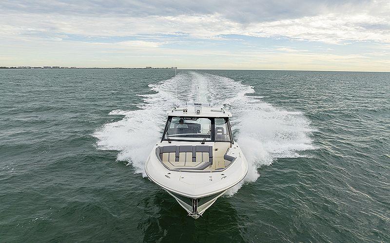Boston Whaler 380 Realm