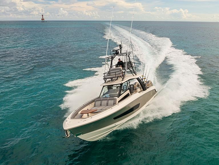 Boston Whaler 420 Outrage