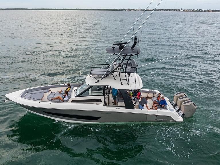 Boston Whaler 420 Outrage