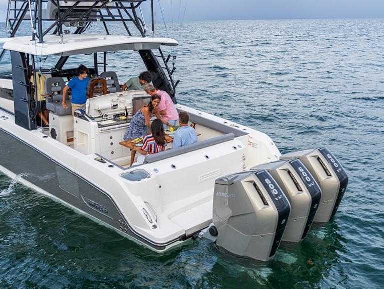 Boston Whaler 420 Outrage