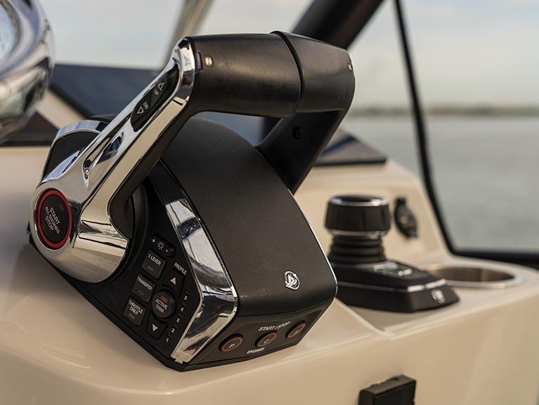 Boston Whaler 420 Outrage
