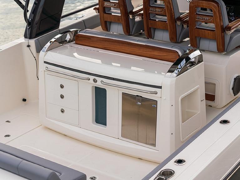 Boston Whaler 420 Outrage