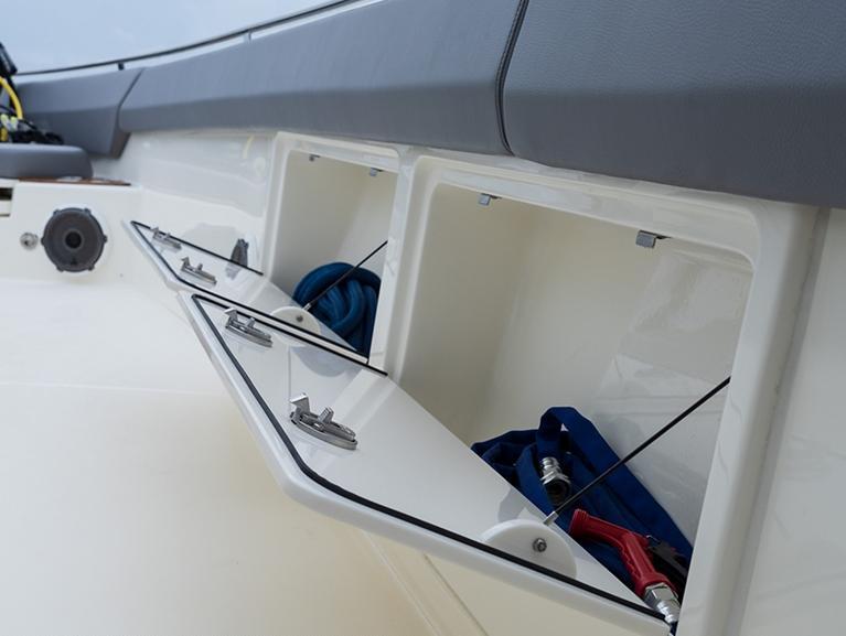 Boston Whaler 420 Outrage