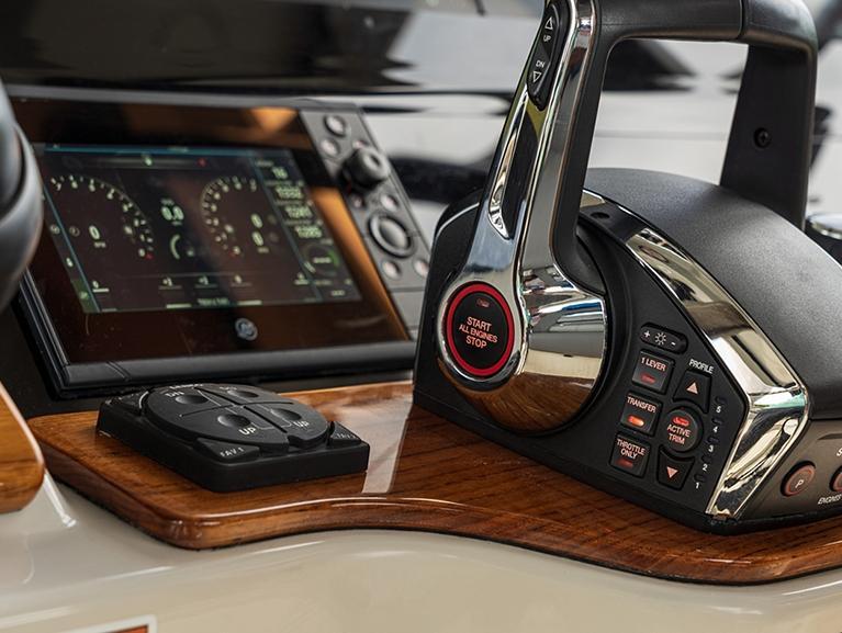 Boston Whaler 420 Outrage