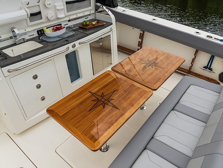 Boston Whaler 420 Outrage