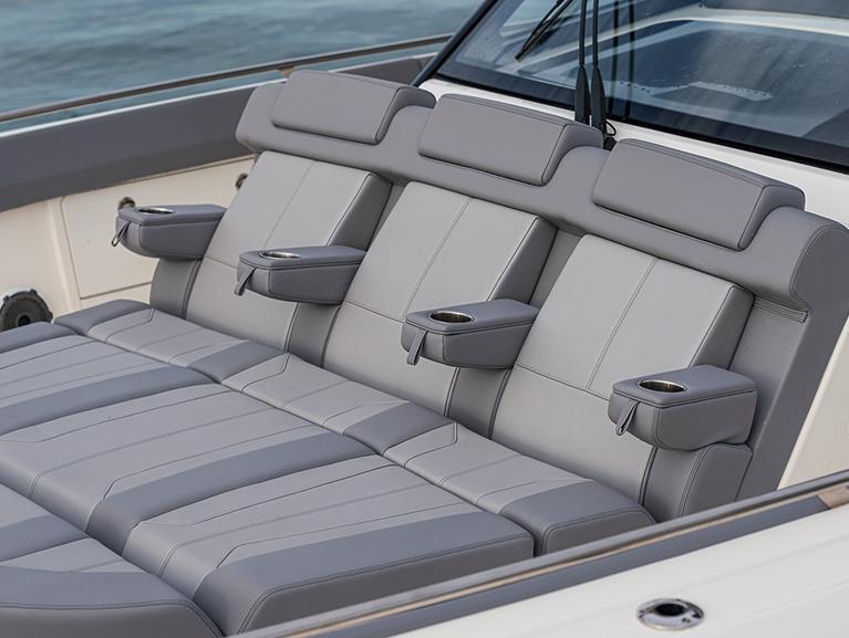 Boston Whaler 420 Outrage