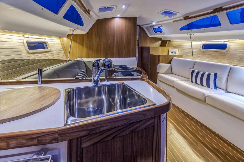 Catalina 316