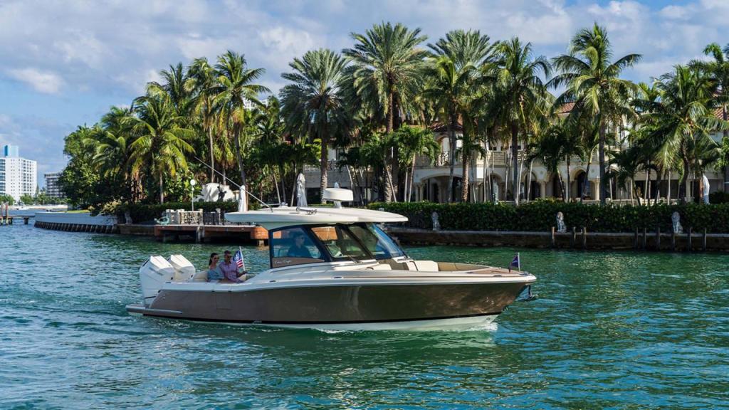 Chris Craft Calypso 32