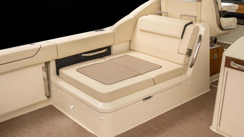 Chris Craft Calypso 32