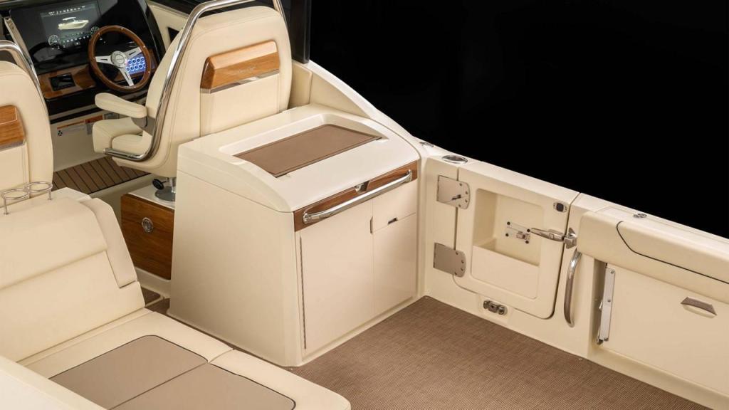 Chris Craft Calypso 32