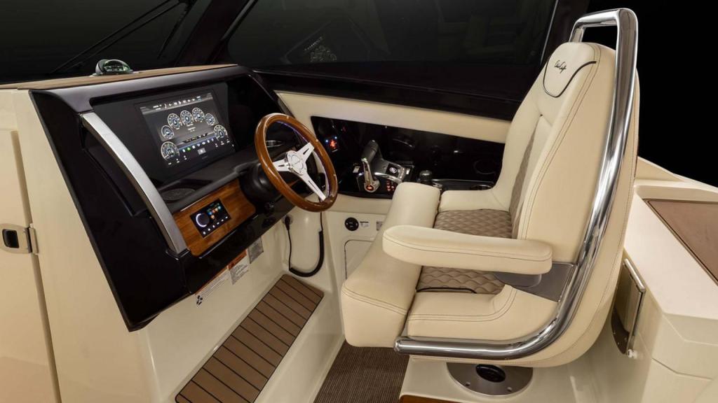 Chris Craft Calypso 32