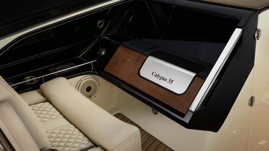 Chris Craft Calypso 35