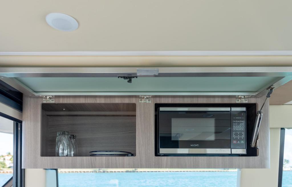 Regal 38 Grande Coupe