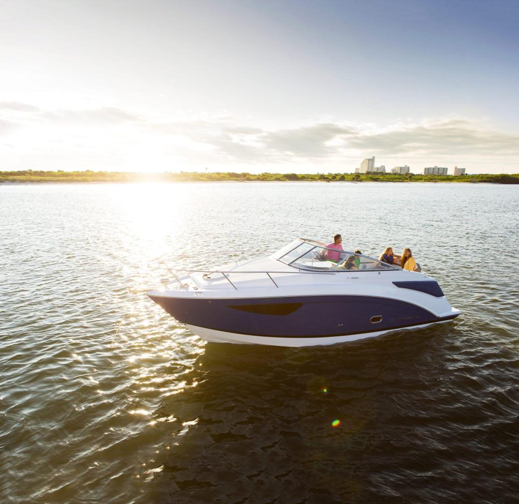 Regal 26 Express Cruiser
