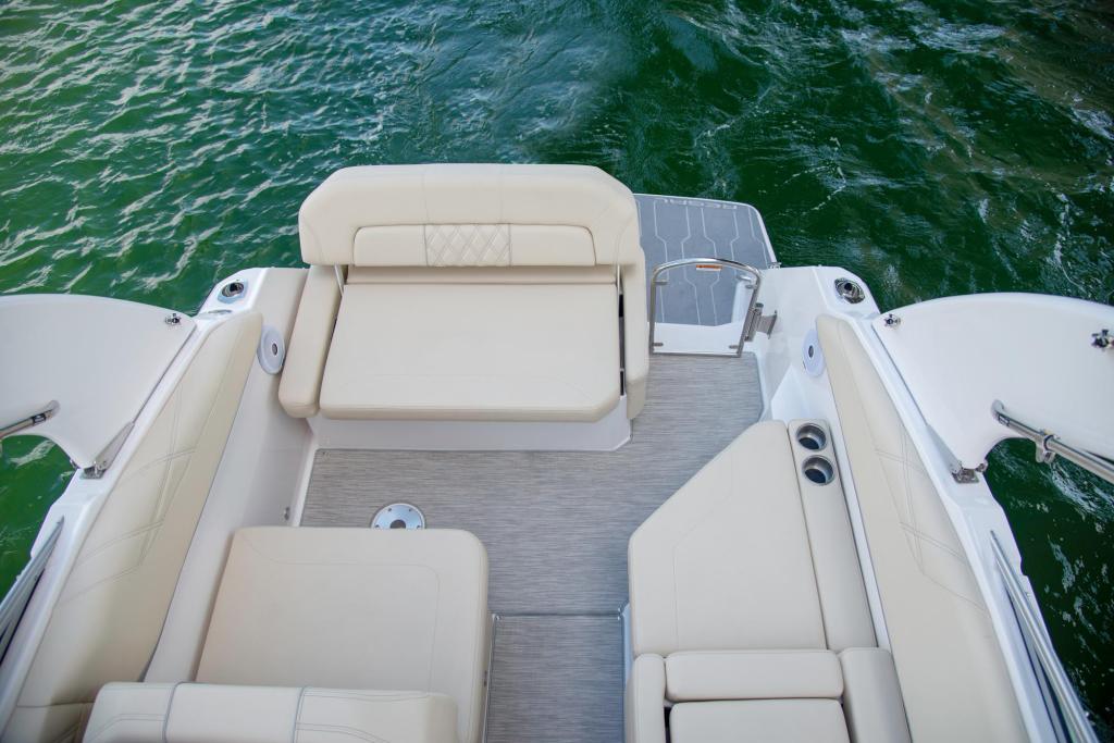 Regal 26 Express Cruiser