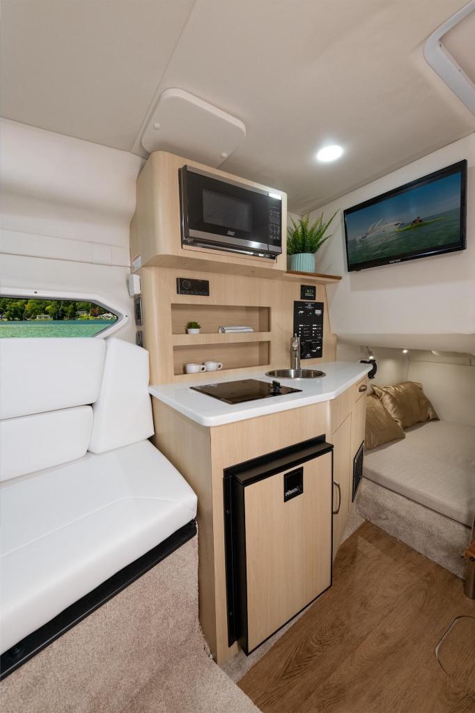 Regal 26 Express Cruiser