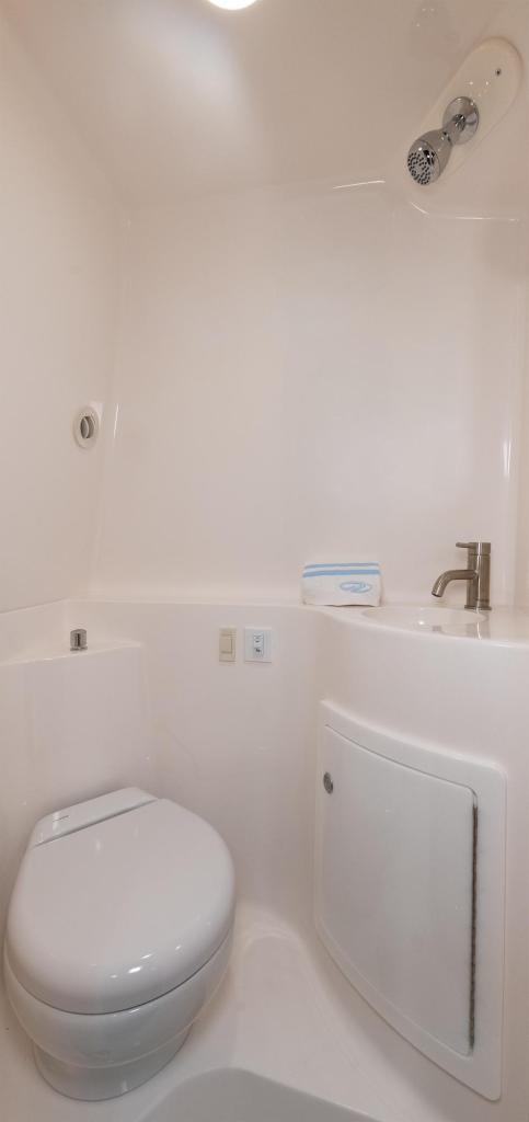 Regal 26 Express Cruiser