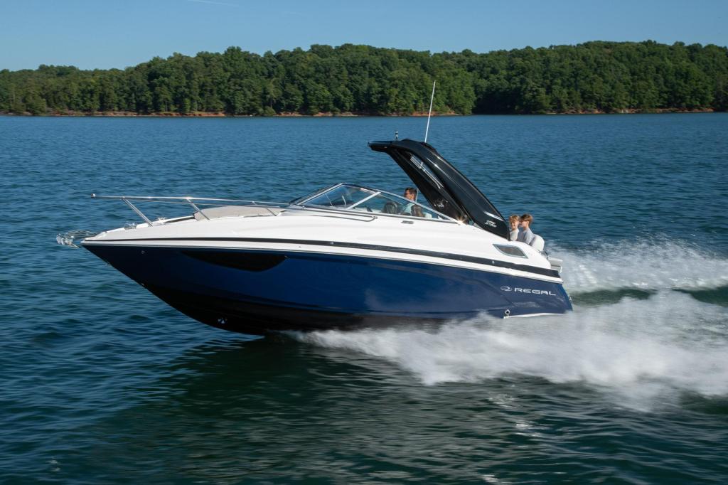 Regal 28 Express Cruiser