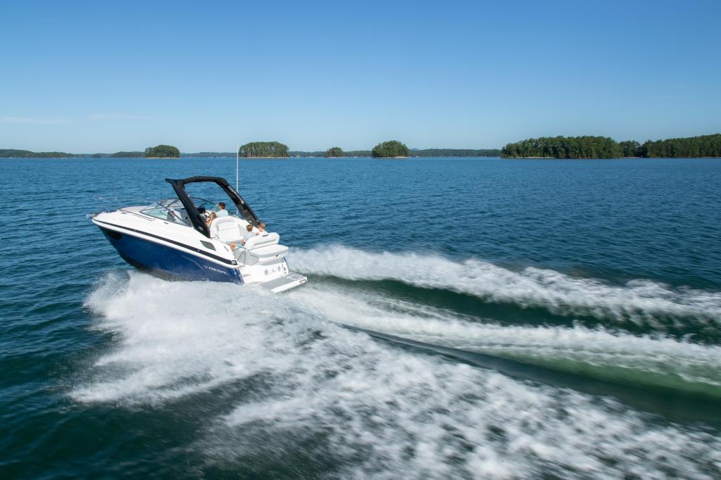 Regal 28 Express Cruiser