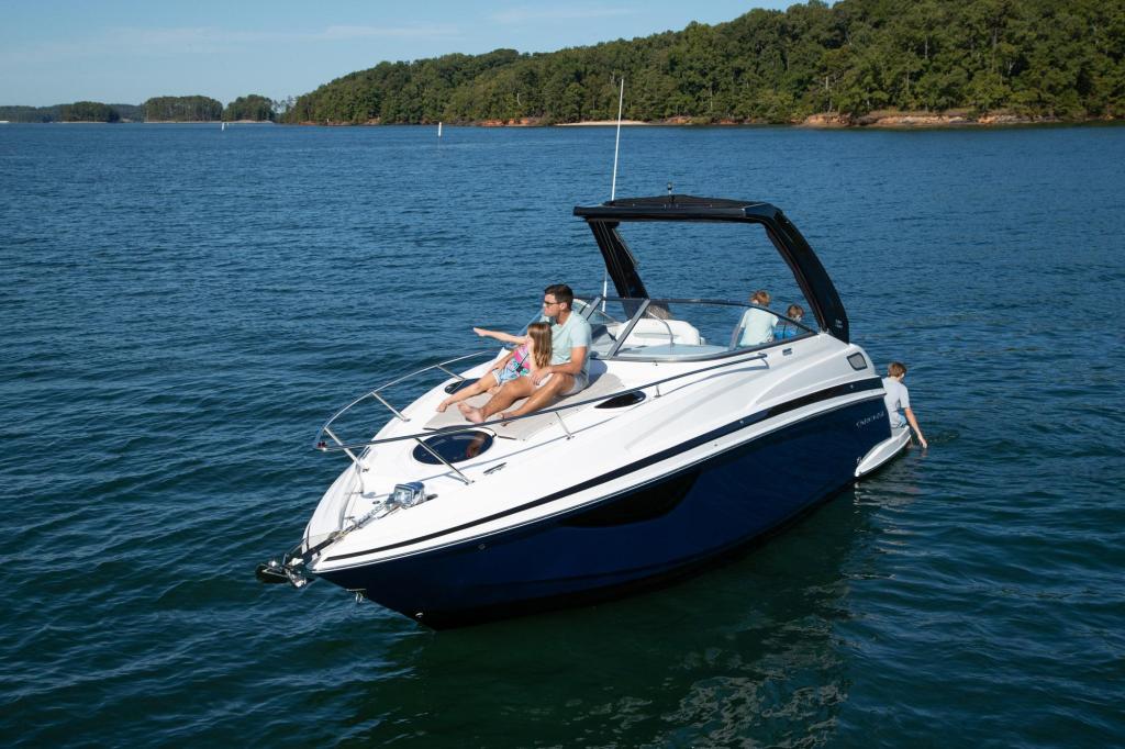 Regal 28 Express Cruiser