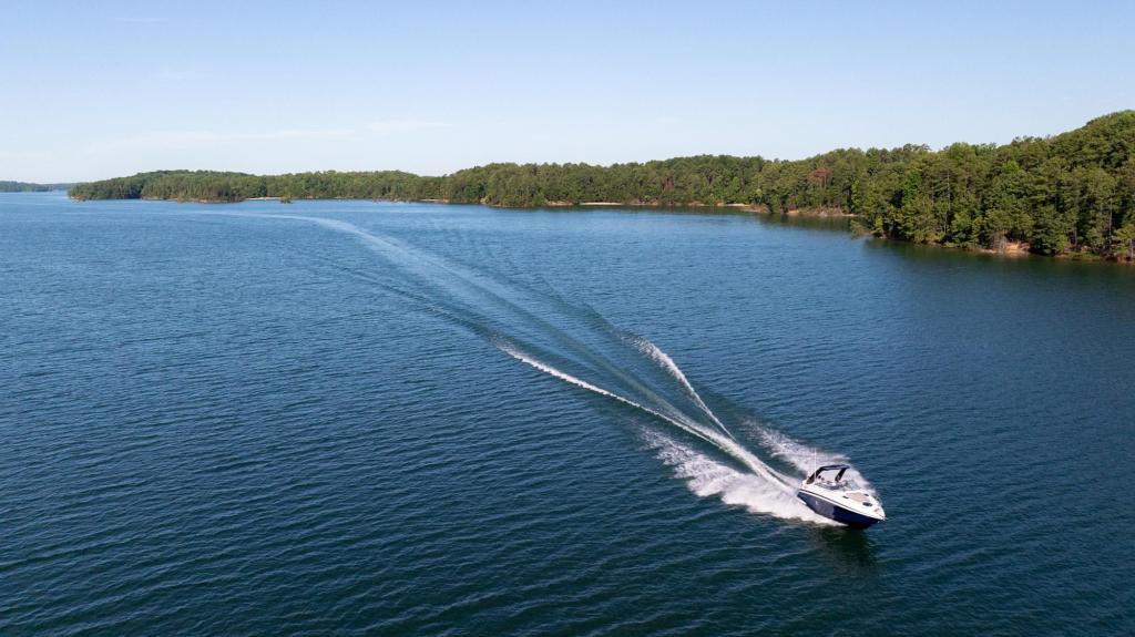 Regal 28 Express Cruiser