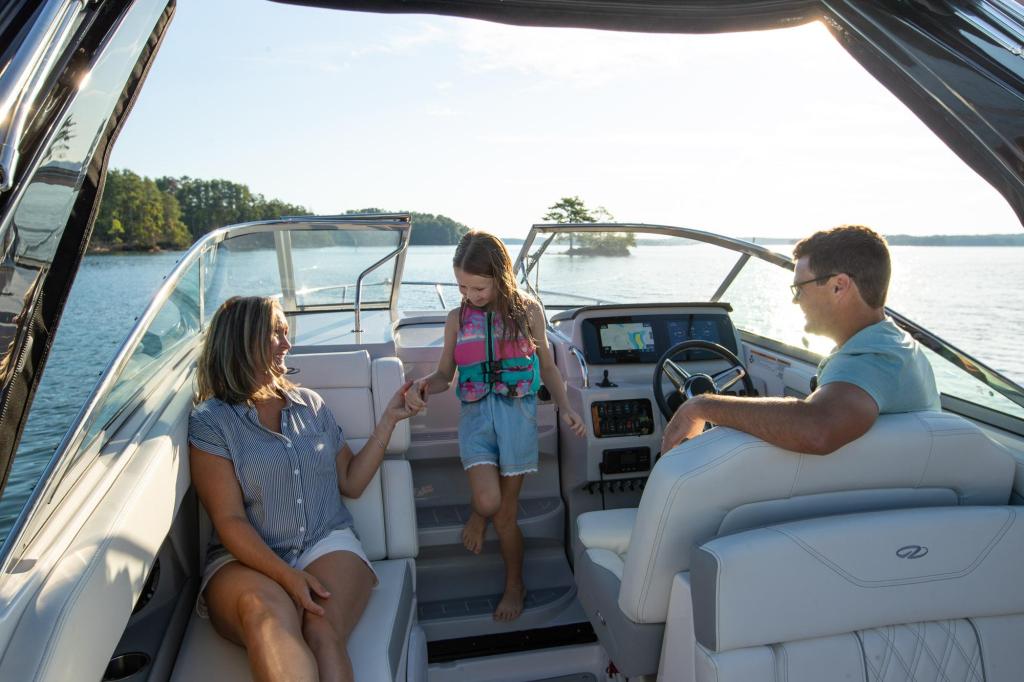 Regal 28 Express Cruiser