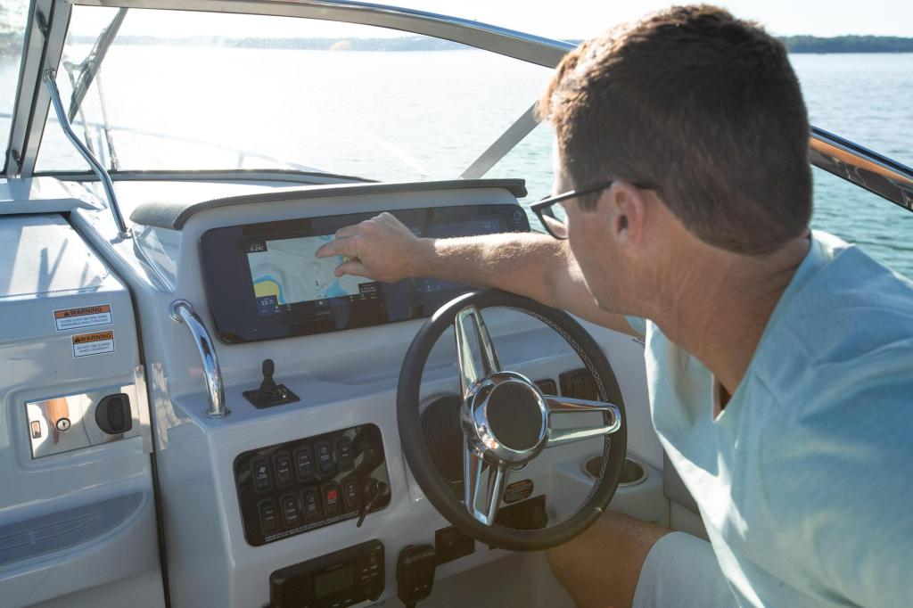 Regal 28 Express Cruiser