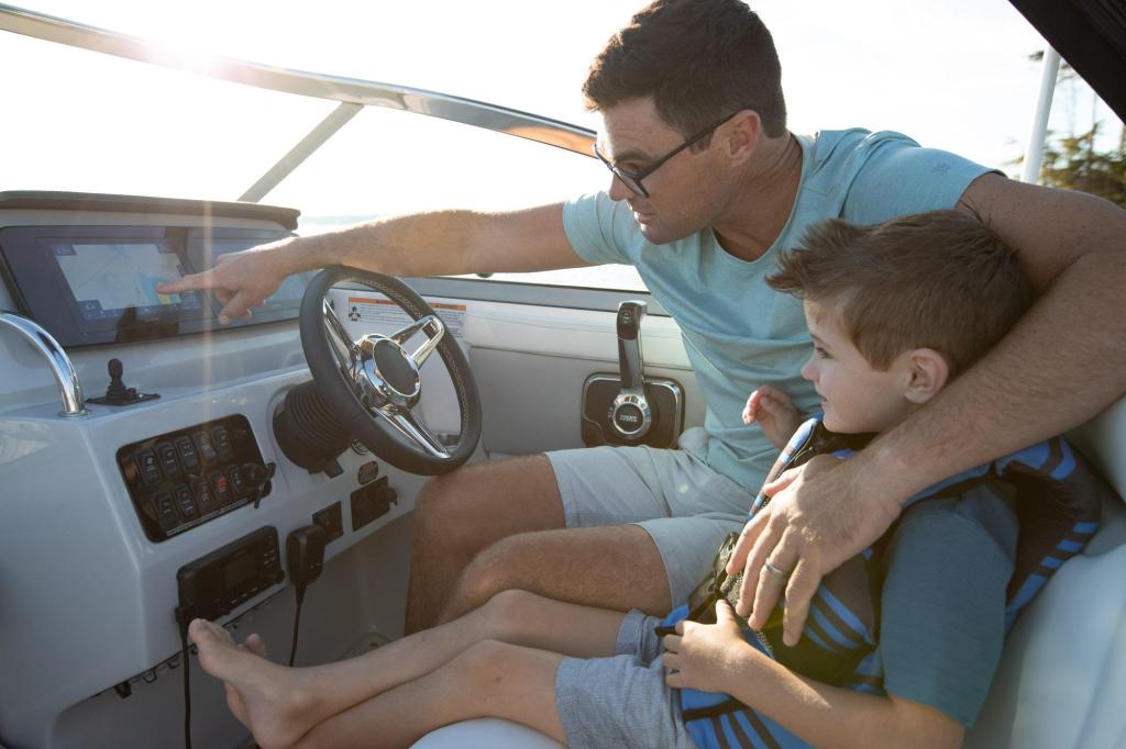 Regal 28 Express Cruiser