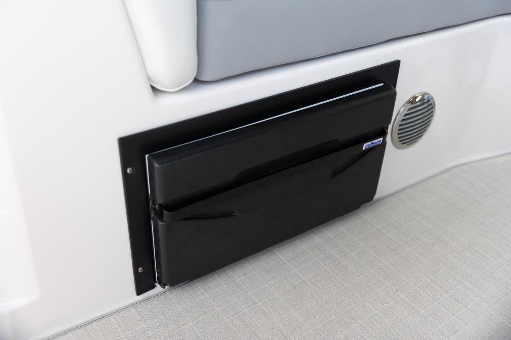 Regal 28 Express Cruiser