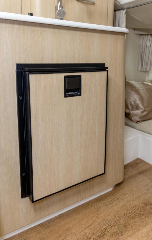 Regal 28 Express Cruiser