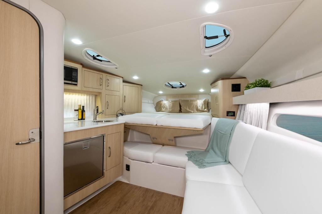 Regal 33 Express Cruiser