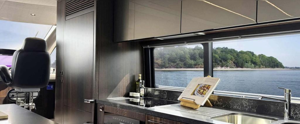Sunseeker 76 Yacht
