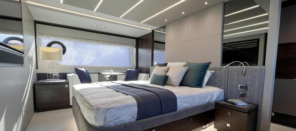 Sunseeker 76 Yacht