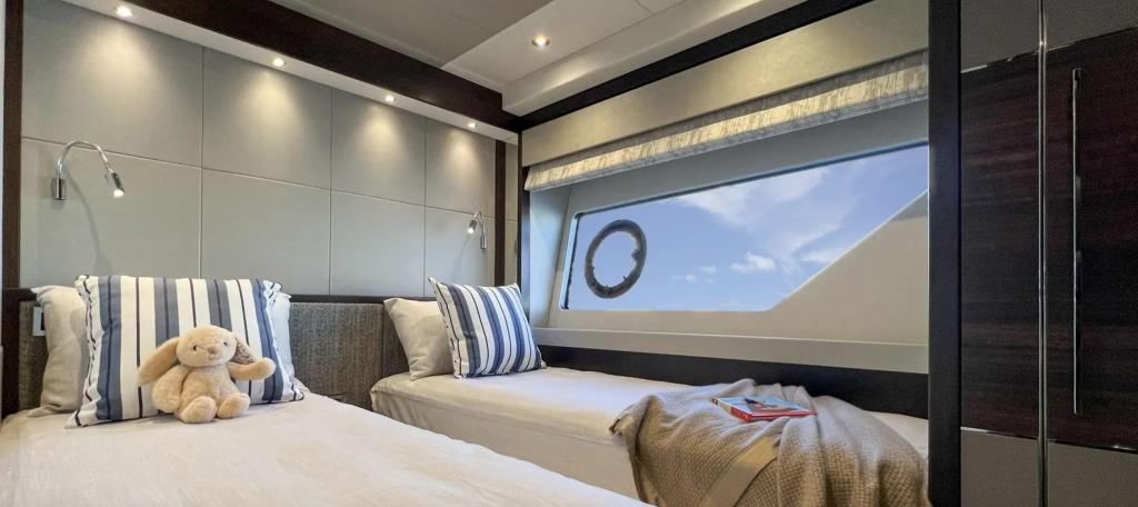 Sunseeker 76 Yacht