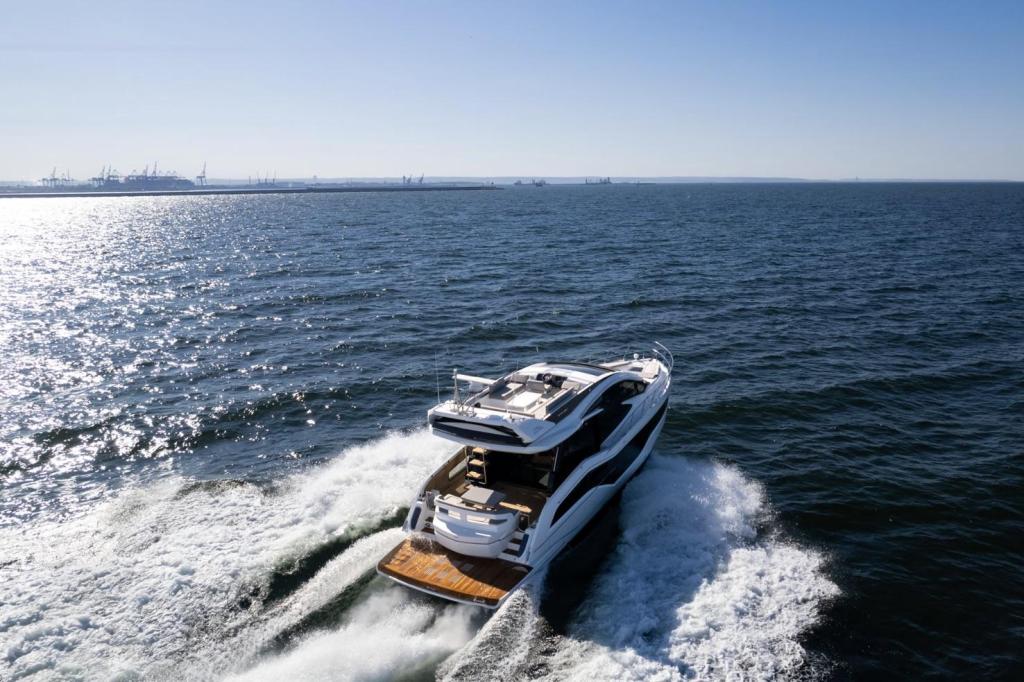 Galeon 510 Skydeck