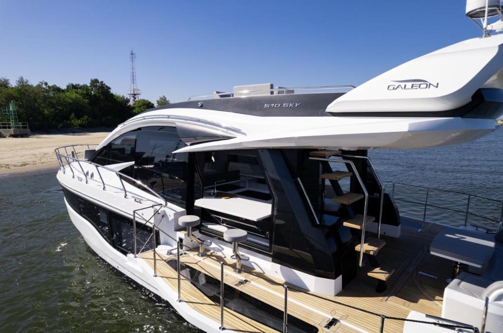 Galeon 510 Skydeck