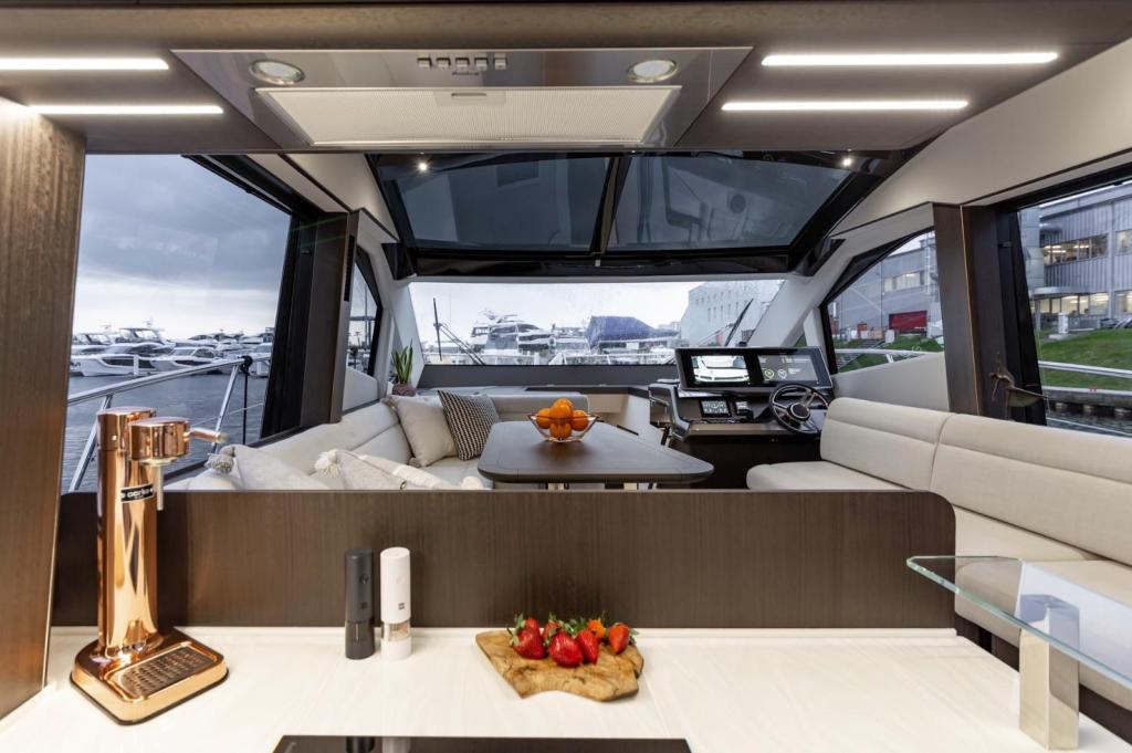 Galeon 510 Skydeck