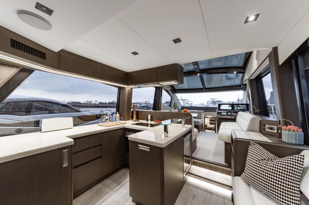 Galeon 510 Skydeck