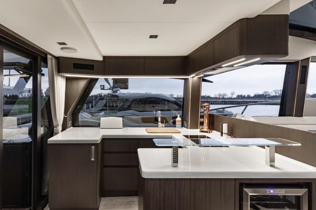 Galeon 510 Skydeck