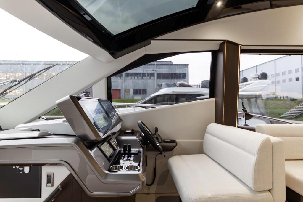 Galeon 510 Skydeck