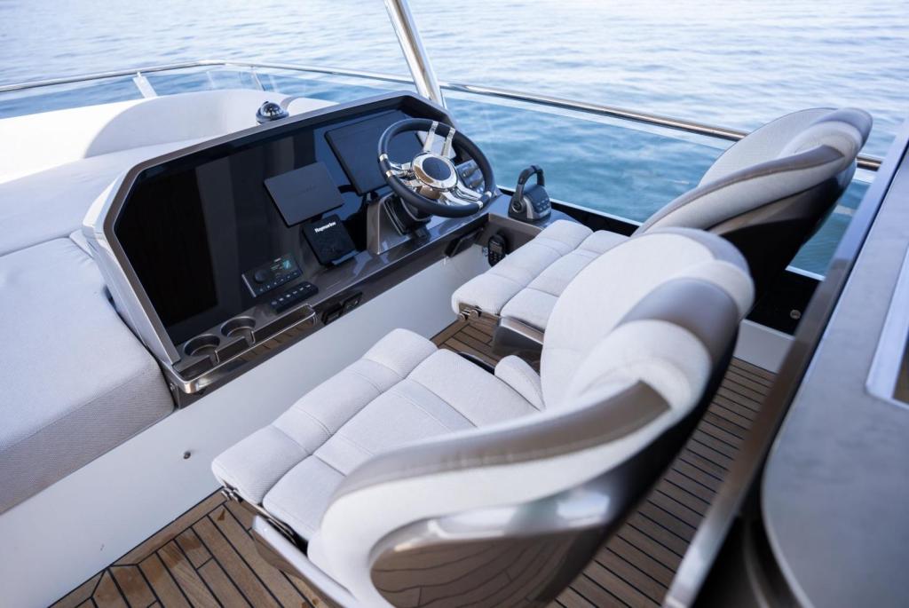 Galeon 640 Fly
