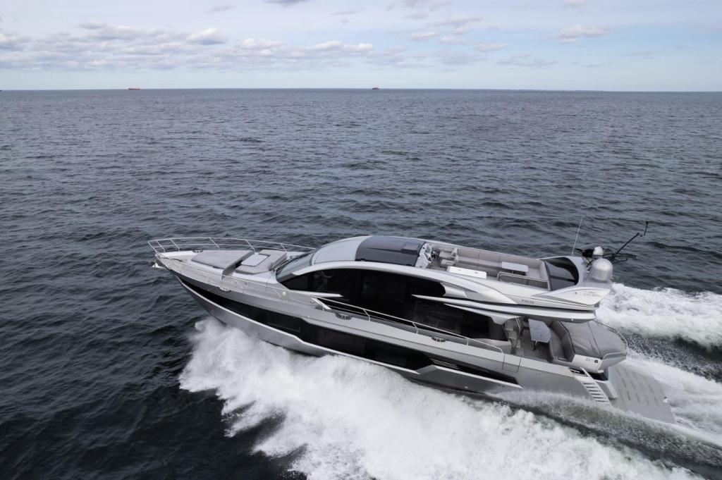 Galeon 700 Skydeck