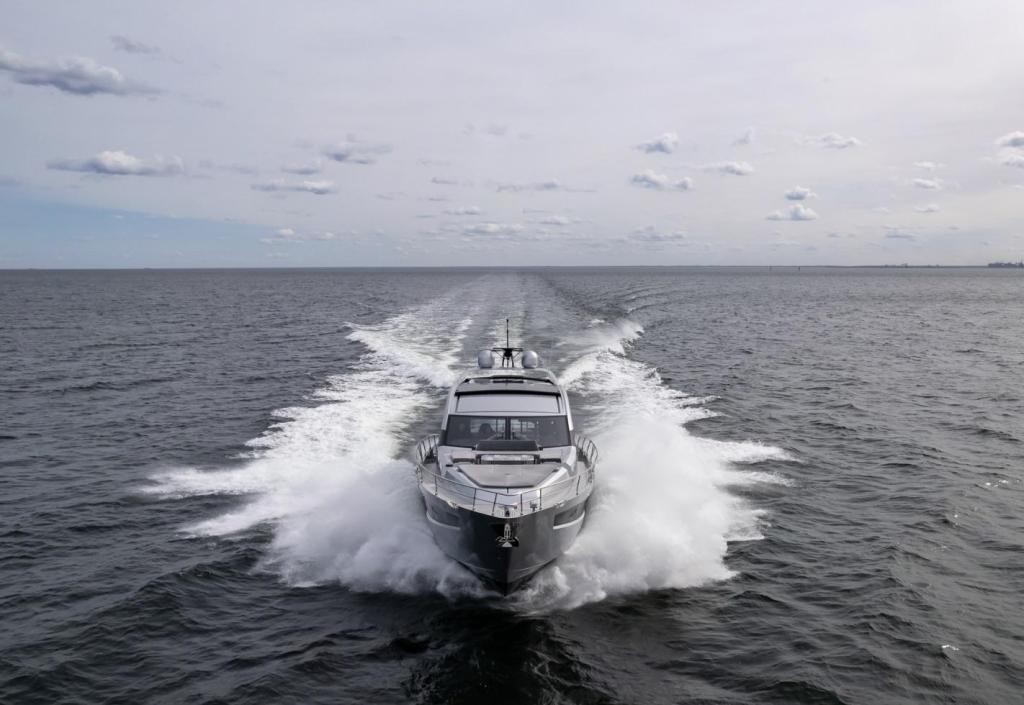 Galeon 700 Skydeck