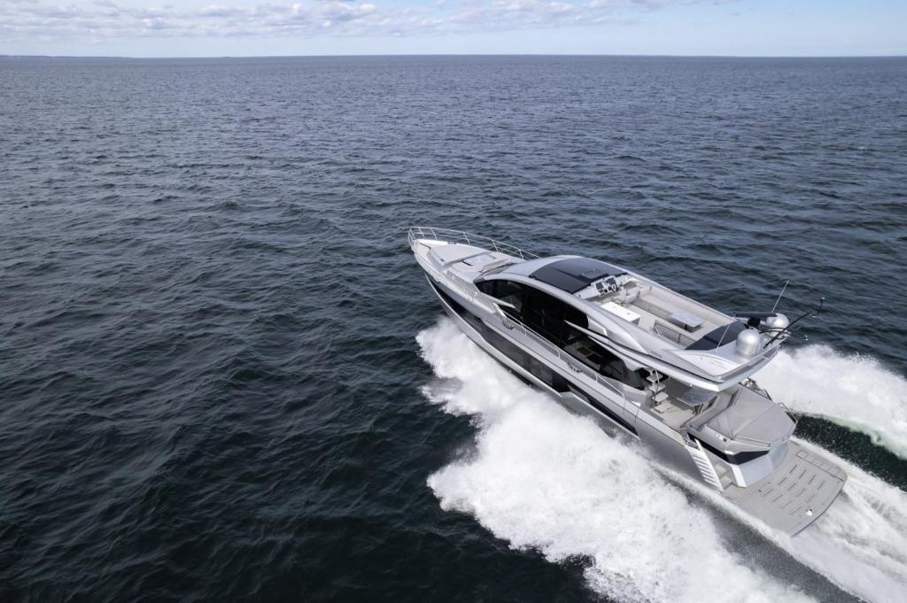 Galeon 700 Skydeck