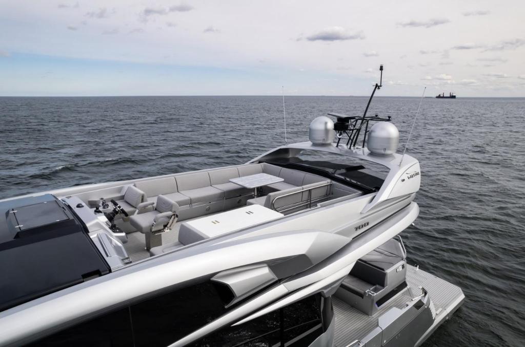 Galeon 700 Skydeck