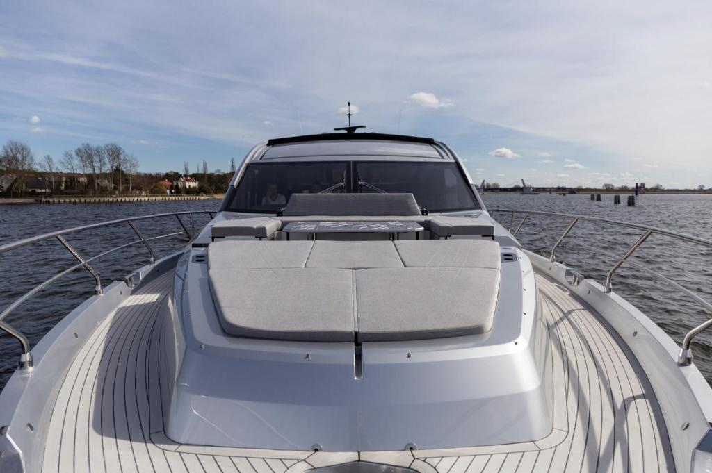Galeon 700 Skydeck
